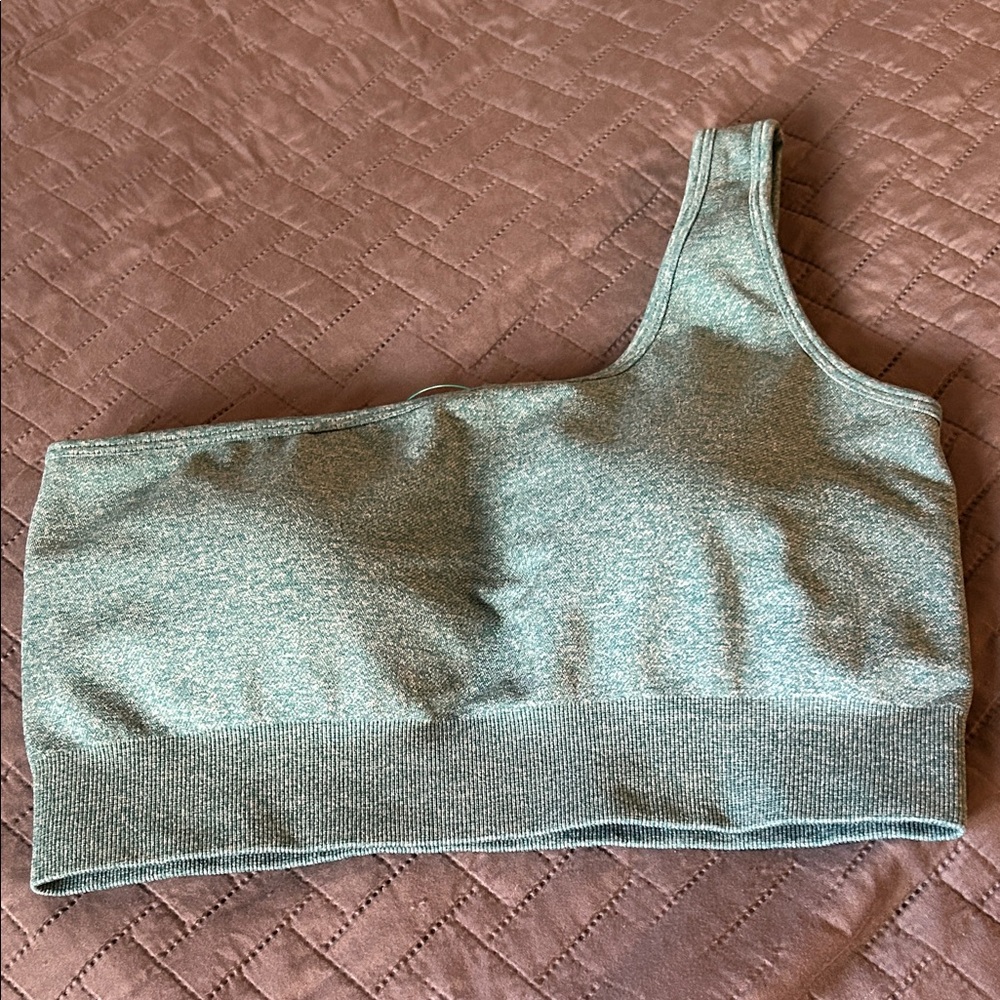 Seamless asymmetrical off the shoulder sports bra